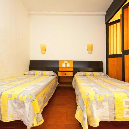 Alboran Study Apartment Салоу Екстериор снимка